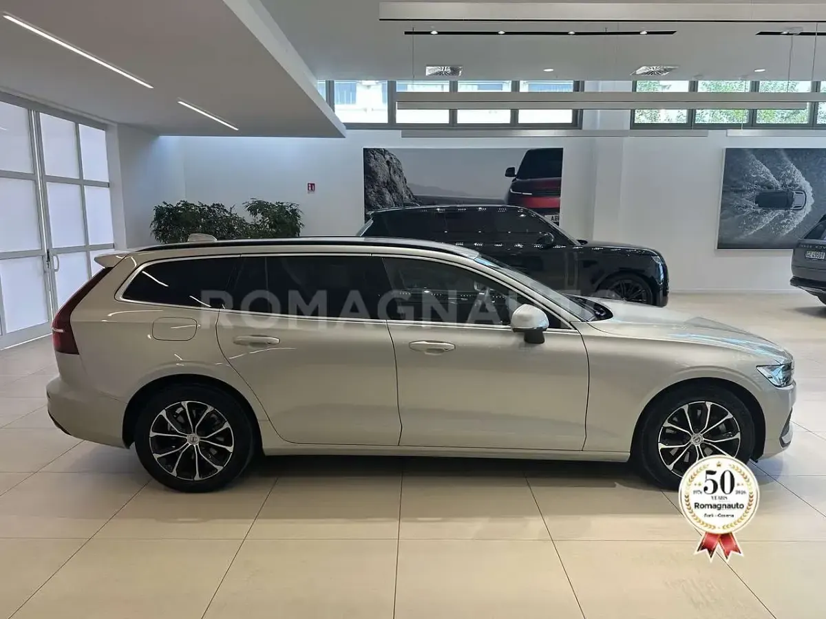 Usata Volvo V60 Business Edition 197 CV (144 kW) 2022 Grigio Station wagon