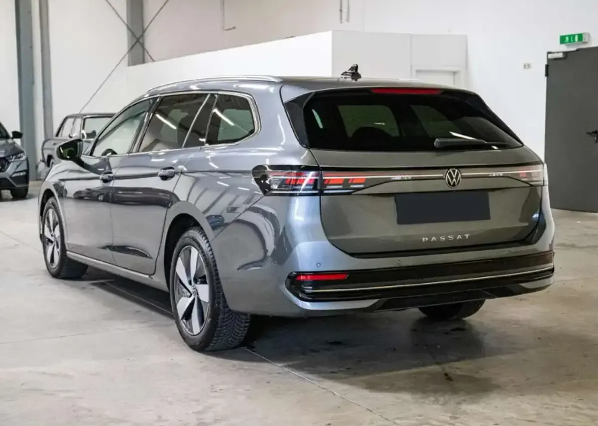 Usata VW Passat Business 150 CV (110 kW) 2025 Grigio Station wagon