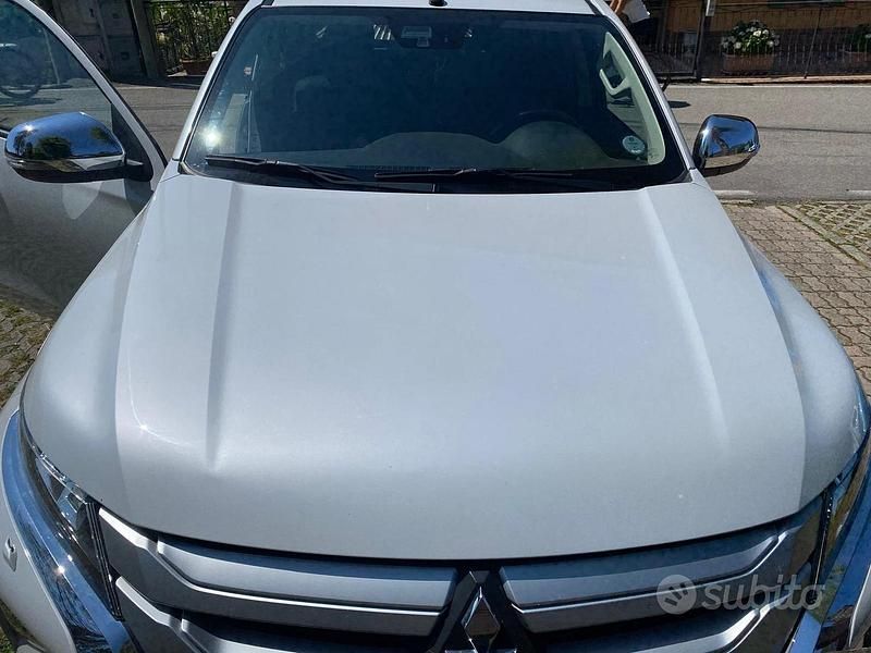 Usata Mitsubishi L200 181 CV (133 kW) 2020 Grigio Pick-up
