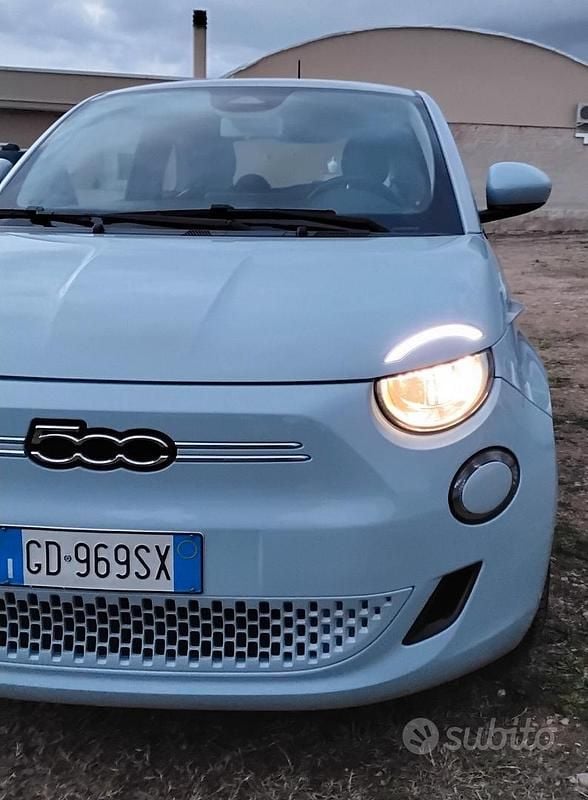 Usata Fiat 500e La Prima 86 kW (118 CV) 2020 Grigio Berlina