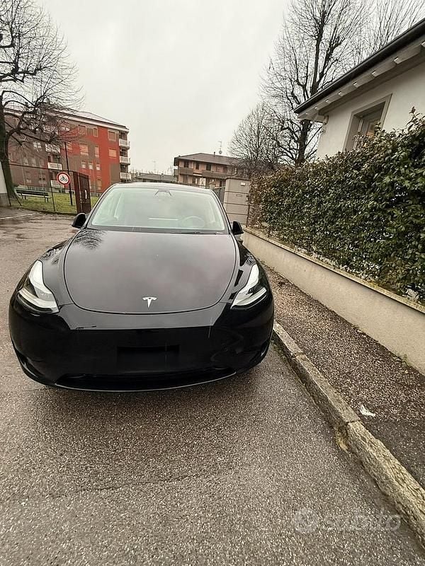 Usata Tesla Model Y RWD 250 kW (340 CV) 2024 Nero SUV