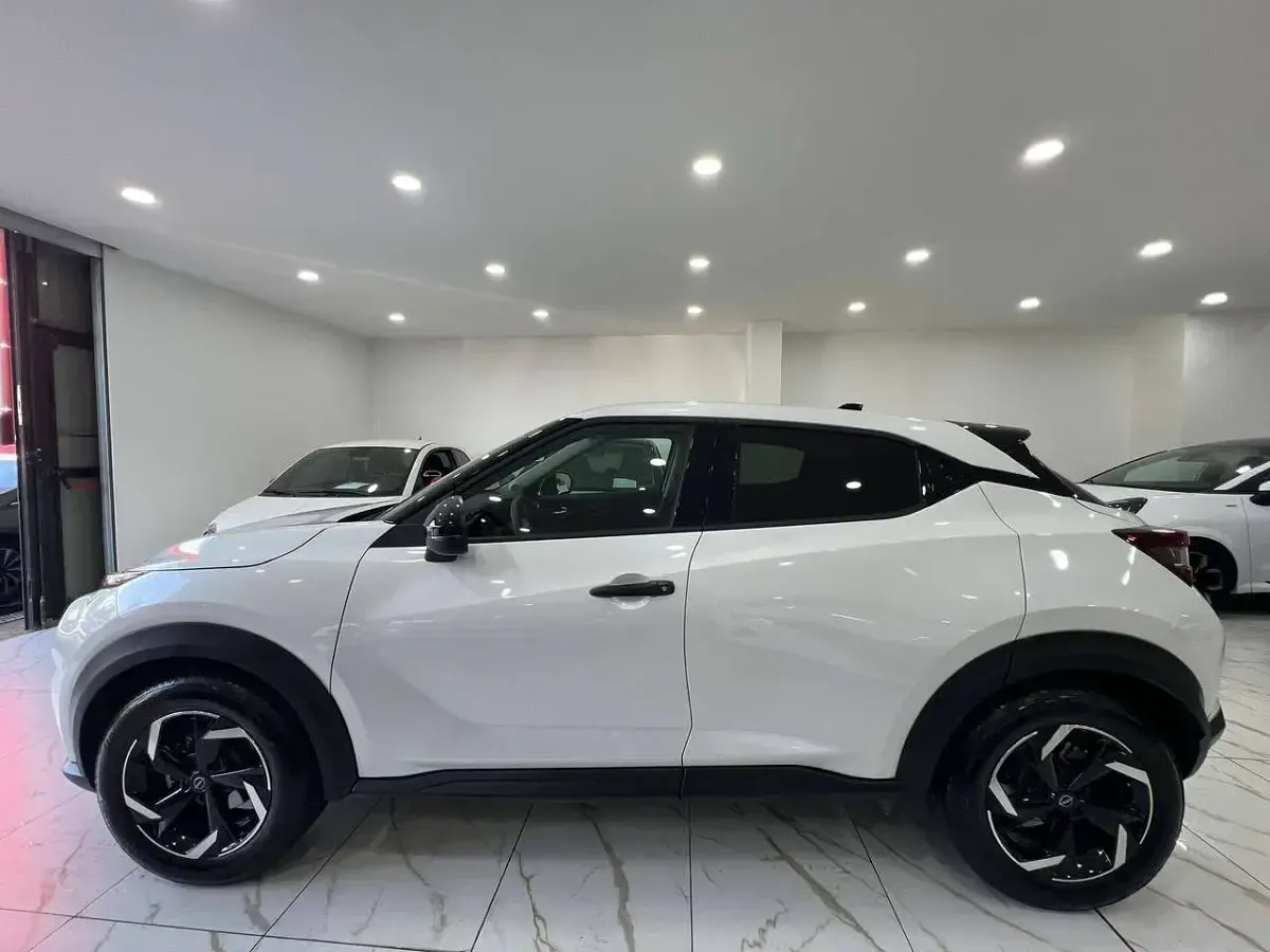 Używany Nissan Juke Acenta 114 KM (83 kW) 2025 Szary SUV