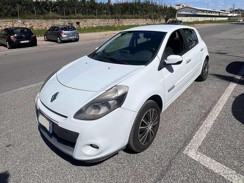 Usata Renault Clio II Dynamique 101 CV (74 kW) 2009 Bianco Berlina