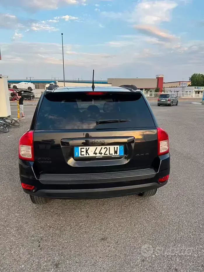 Usata Jeep Compass Sport 136 CV (100 kW) 2012 Nero SUV