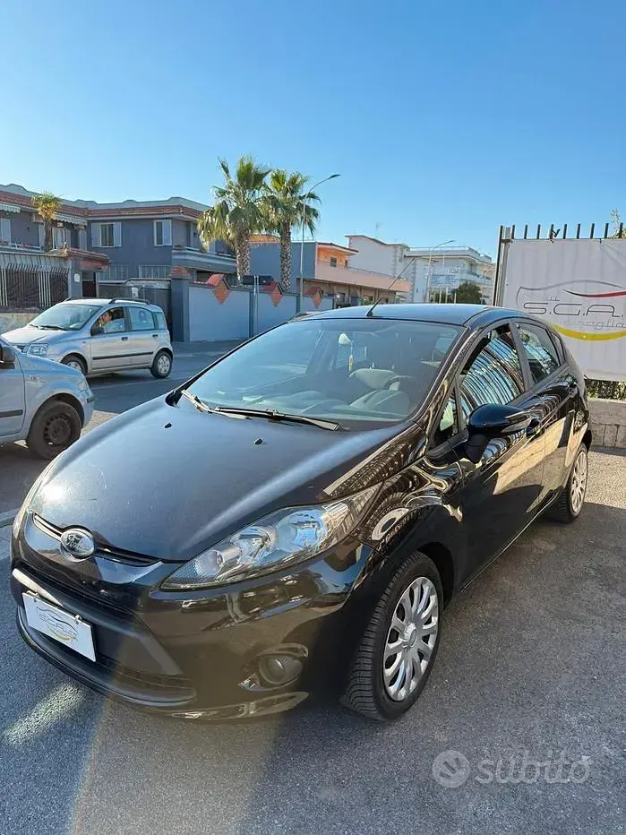 Usata Ford Fiesta 68 CV (50 kW) 2010 Nero Berlina