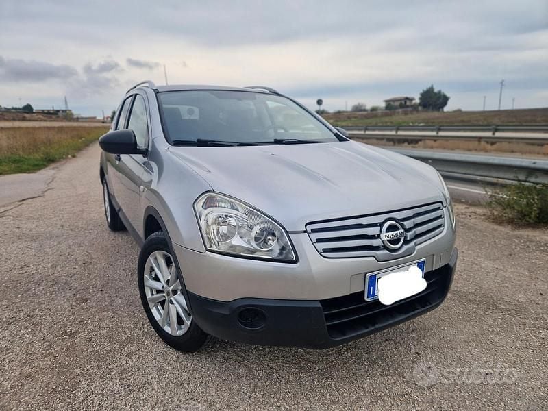 Grigio Usata 2010 Nissan Qashqai +2 Tekna SUV | 6490 € (Cara) - Immagine 1/4