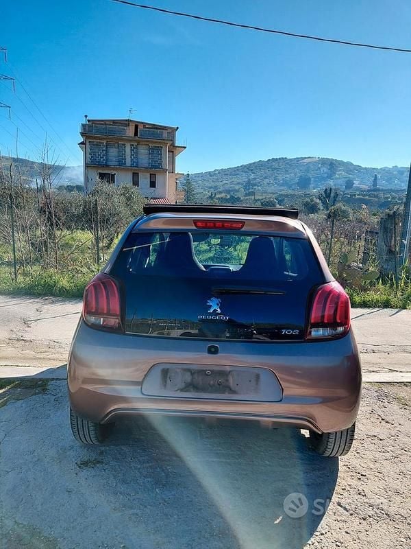 Usata Peugeot 108 Allure 69 CV (50 kW) 2015 Marrone Utilitaria