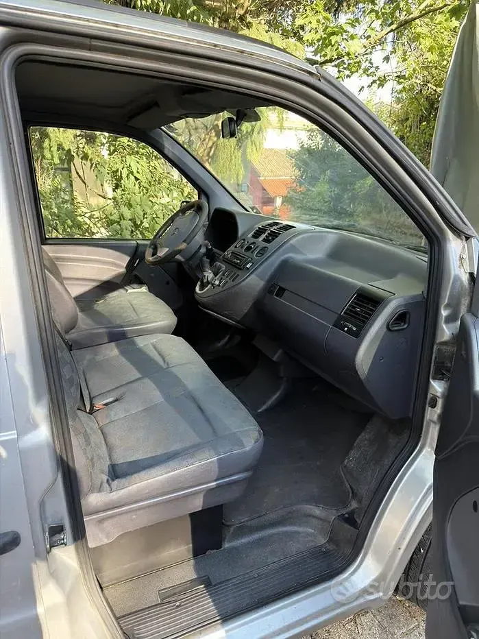 Usata Mercedes Vito 122 CV (89 kW) 2003 Grigio Furgone