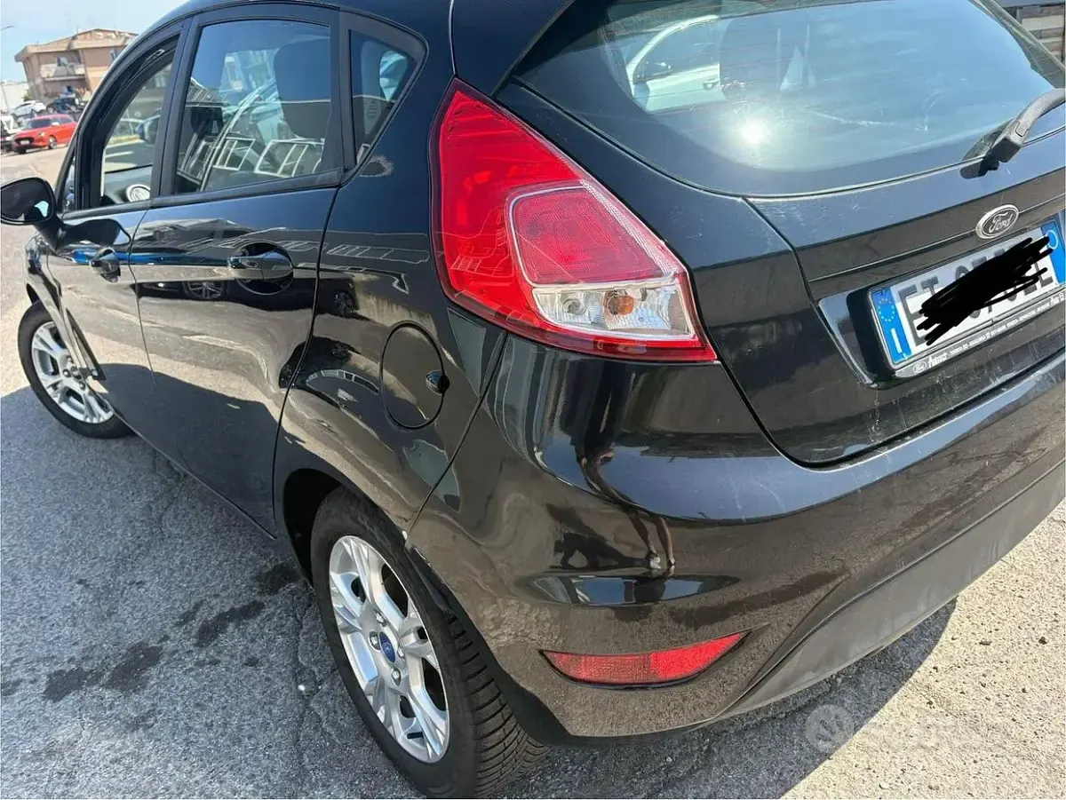 Usata Ford Fiesta 75 CV (55 kW) 2014 Nero Utilitaria