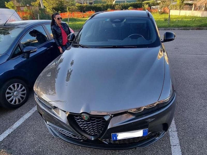 Grigio Usata 2023 Alfa Romeo Tonale Edizione Speciale SUV | 28.000 € (Buon prezzo) - Immagine 1/4