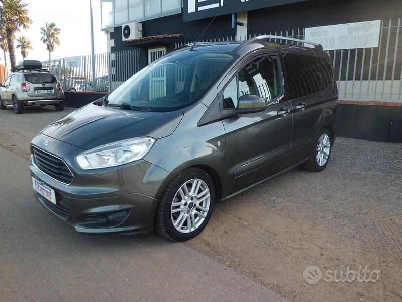 Usata Ford Tourneo Connect Titanium 120 CV (88 kW) 2017 Verde Monovolume