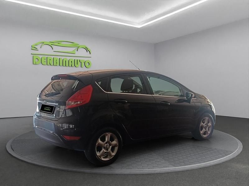 Usata Ford Fiesta 95 CV (69 kW) 2011 Nero Utilitaria