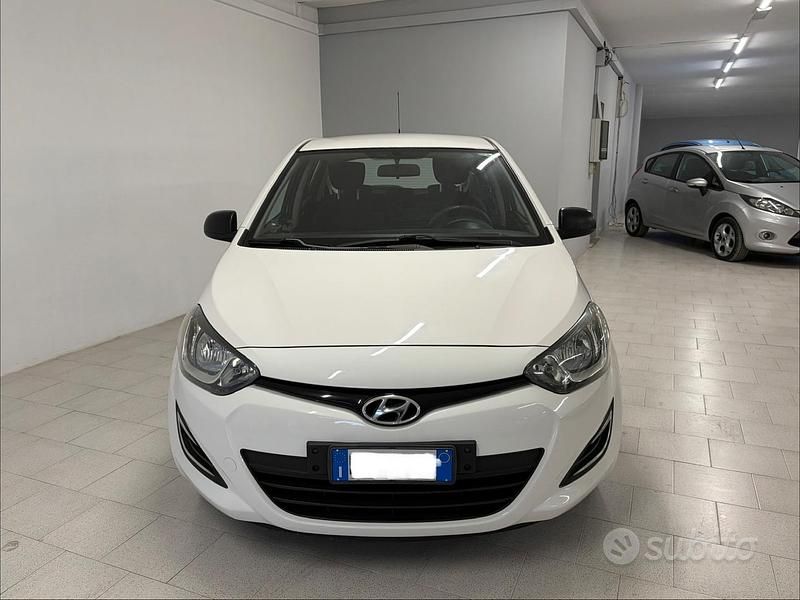 Usata Hyundai i20 Edition 85 CV (62 kW) 2013 Bianco Utilitaria