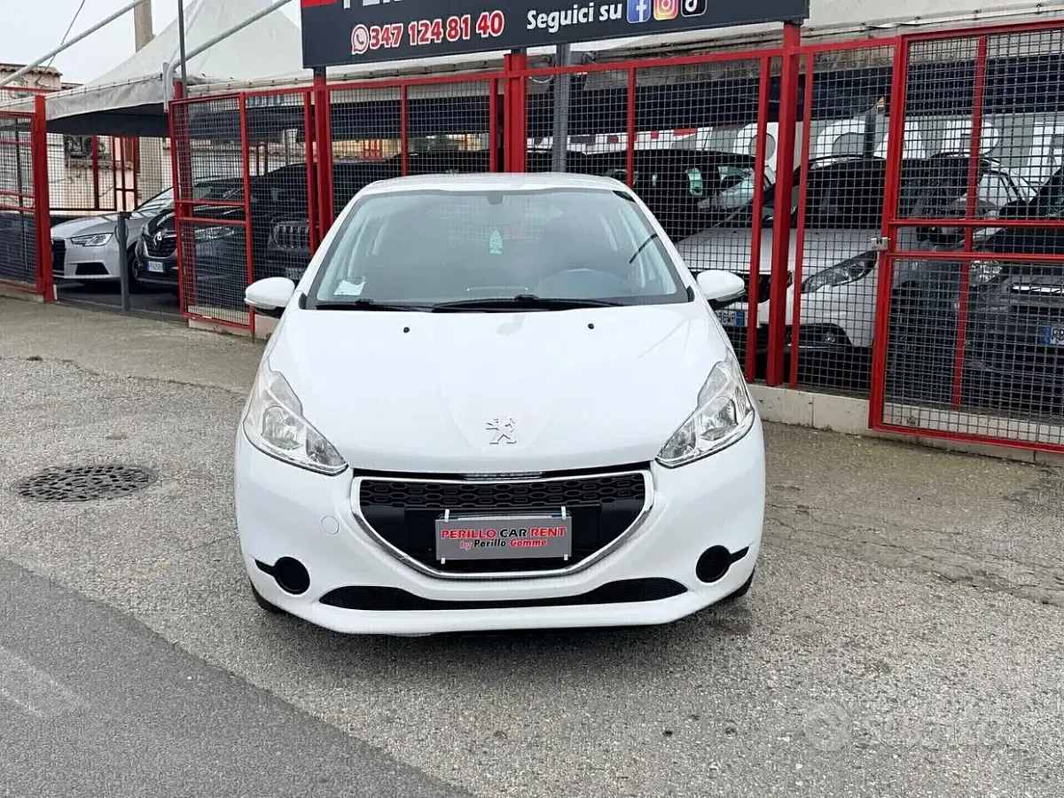 Usata Peugeot 208 Active 68 CV (50 kW) 2014 Bianco Utilitaria
