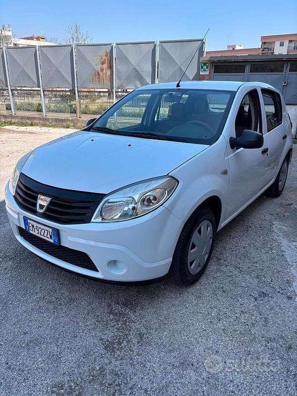 Usata Dacia Sandero 75 CV (55 kW) 2012 Bianco Berlina