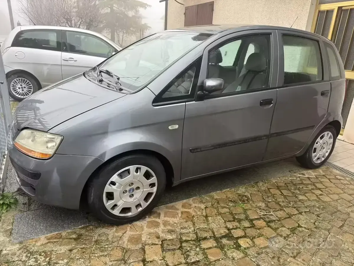 Usata Fiat Idea 70 CV (51 kW) 2004 Grigio Monovolume