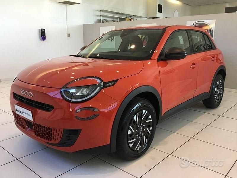 Nuova Fiat 600 Pop 110 CV (80 kW) 2025 Arancione Berlina