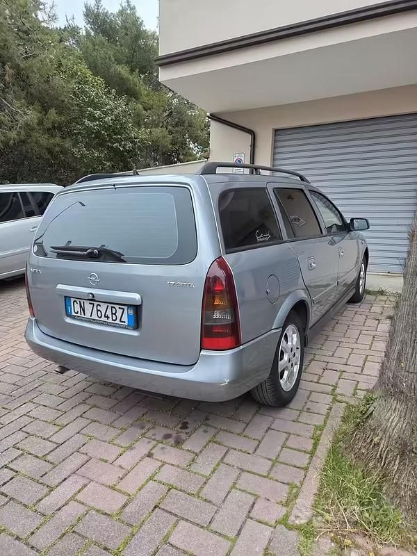 Usata Opel Astra 80 CV (58 kW) 2004 Grigio Station wagon