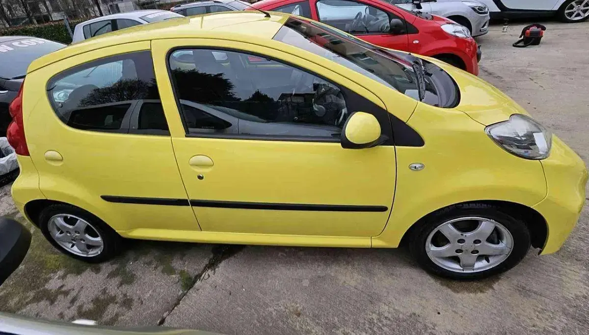 Usata Peugeot 107 Urban Move 68 CV (50 kW) 2012 Giallo Utilitaria
