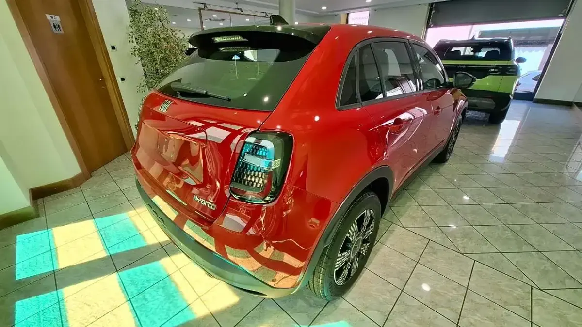 Nuova Fiat 600 Icon 136 CV (100 kW) 2026 Rosso SUV
