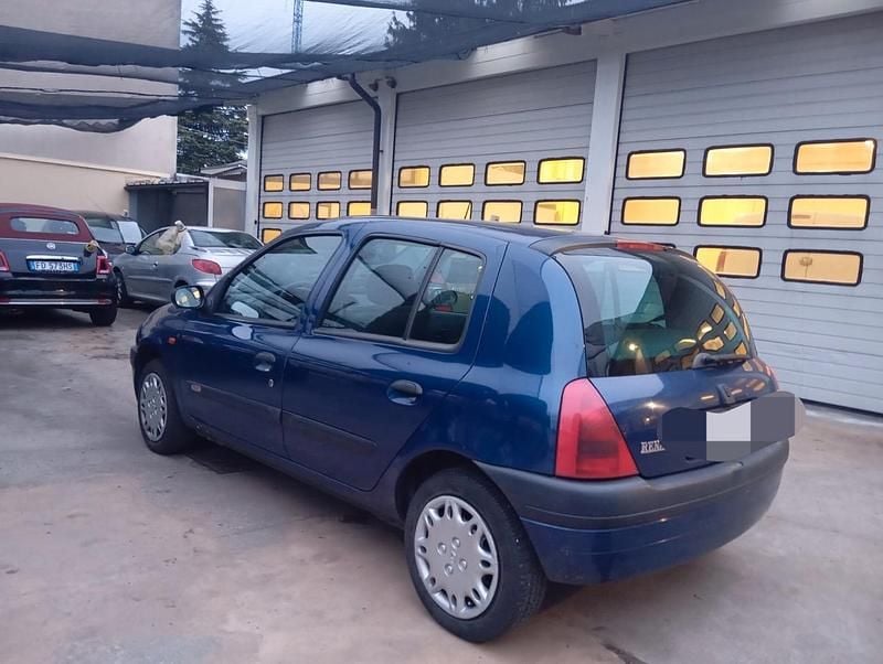 Usata Renault Clio II 74 CV (54 kW) 1999 Blu Berlina