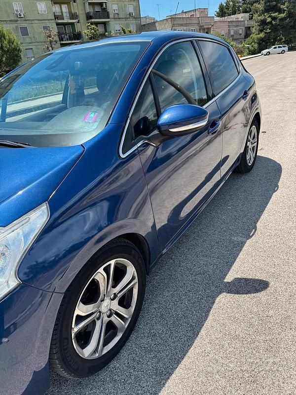 Usata Peugeot 208 Allure 2012 Blu Utilitaria