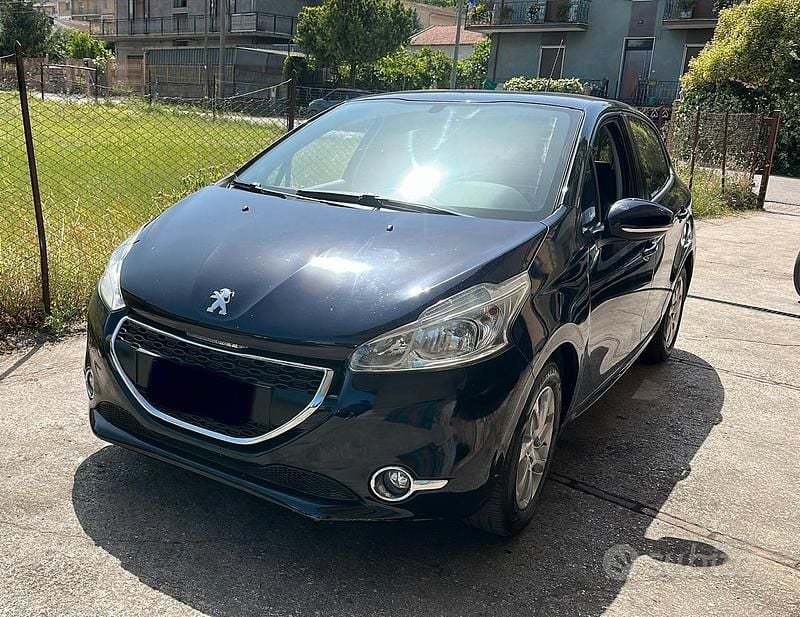 Usata Peugeot 208 68 CV (50 kW) 2013 Utilitaria