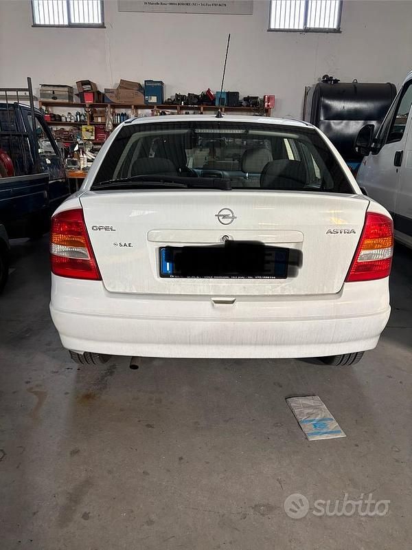 Usata Opel Astra 75 CV (55 kW) 2002 Bianco Berlina