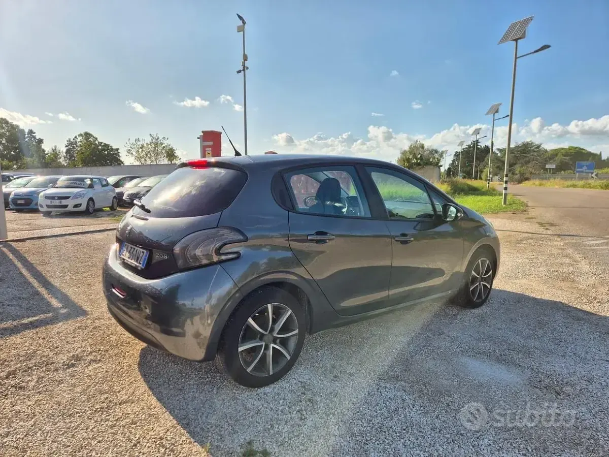 Usata Peugeot 208 Allure 92 CV (67 kW) 2015 Grigio Utilitaria