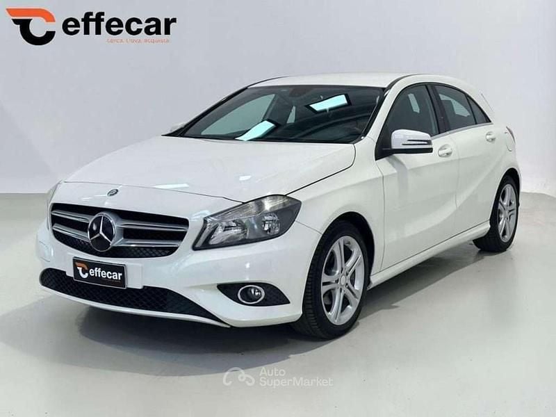 Bianco Usata 2015 Mercedes A160 Tre volumi | 12.400 € (Buon prezzo) - Immagine 1/4