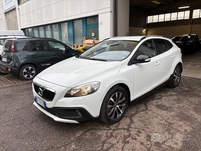 Usata Volvo V40 CC Business Edition 120 CV (88 kW) 2018 Bianco Station wagon