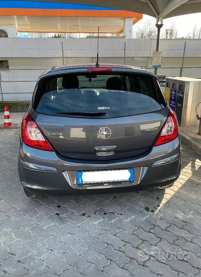 Usata Opel Corsa 95 CV (69 kW) 2010 Utilitaria