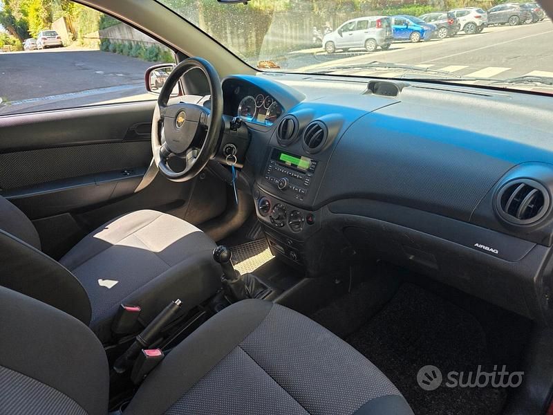 Usata Chevrolet Aveo 84 CV (61 kW) 2011 Marrone Berlina