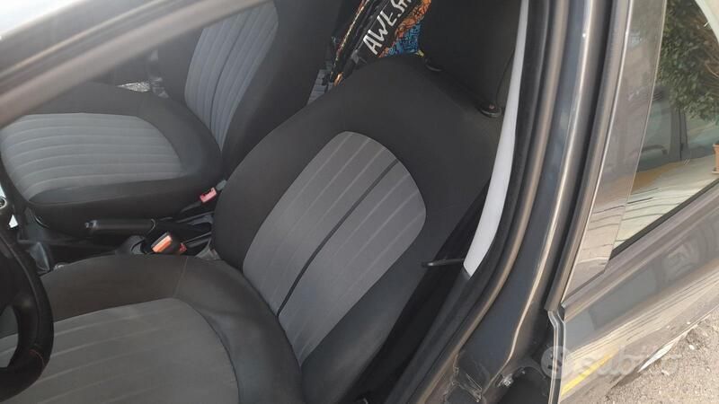 Grigio Usata 2018 Fiat Grande Punto Due volumi | 7600 € (Molto cara) - Immagine 1/4
