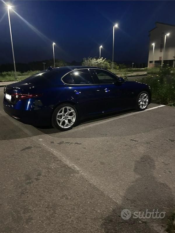 Usata Alfa Romeo Giulia 160 CV (117 kW) 2021 Blu Berlina