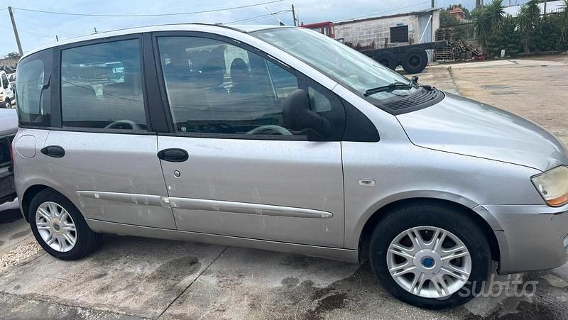 Usata Fiat Multipla 116 CV (85 kW) 2005 Grigio Monovolume