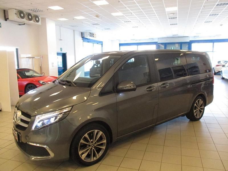 Usata Mercedes V300 Premium 239 CV (175 kW) 2020 Grigio Monovolume