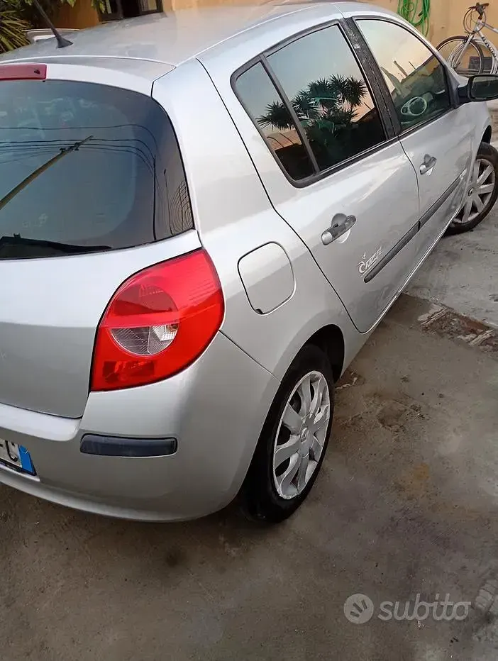 Usata Renault Clio II 85 CV (62 kW) 2009 Berlina
