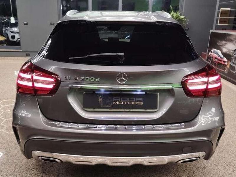 Usata Mercedes GLA200 Premium 136 CV (100 kW) 2017 Grigio SUV