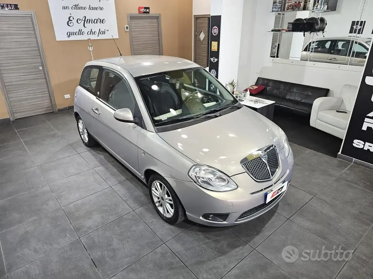 Usata Lancia Ypsilon 77 CV (56 kW) 2010 Marrone Utilitaria