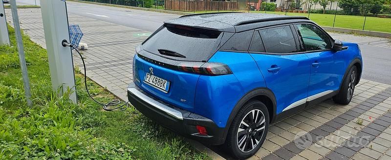 Usata Peugeot e-2008 GTi 100 kW (136 CV) 2020 Blu SUV