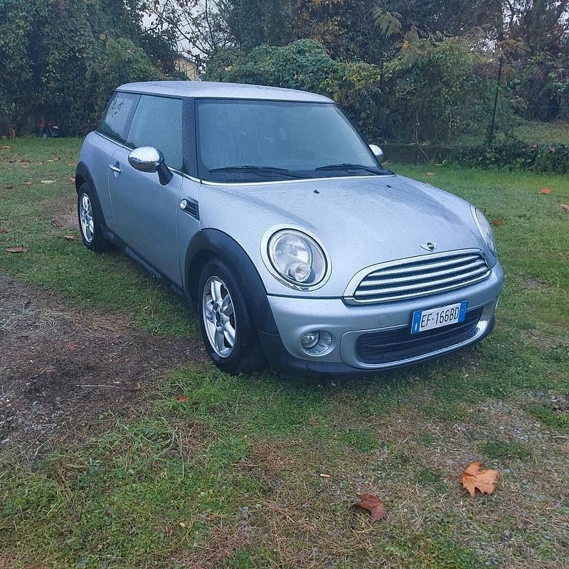 Usata Mini ONE 98 CV (72 kW) 2010 Argento Utilitaria