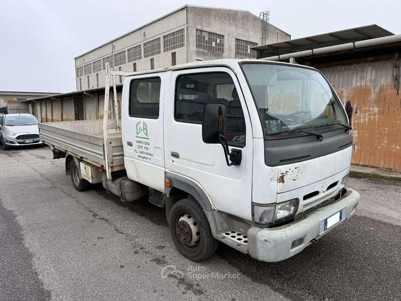 Usata Nissan Cabstar 125 CV (91 kW) 2005 Bianco pastello Pick-up