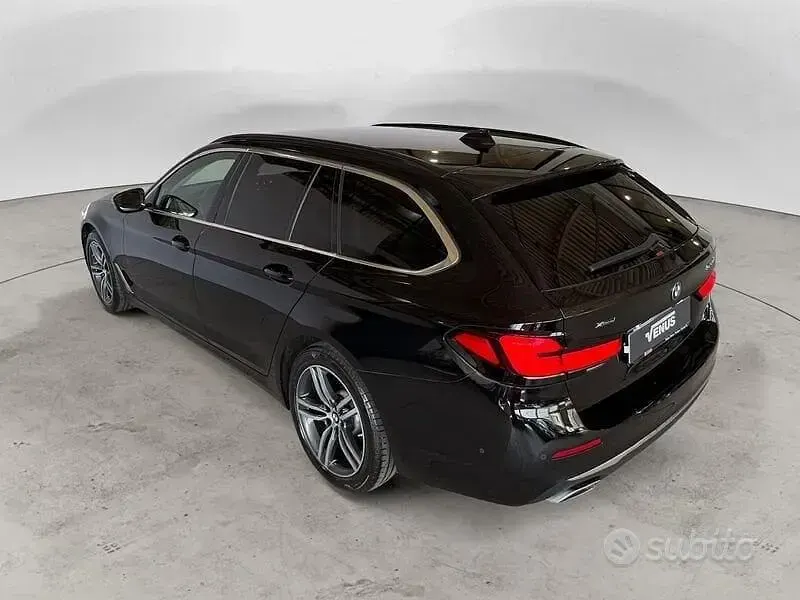 Usata BMW 520 Luxury Line 190 CV (139 kW) 2022 Nero Berlina