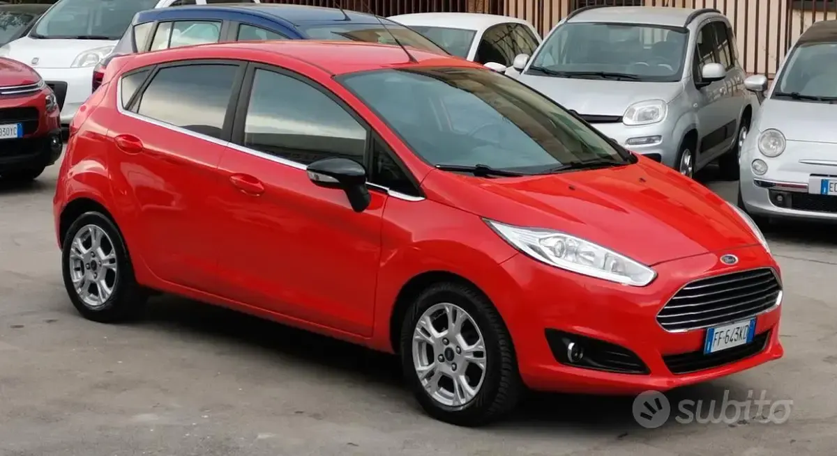 Usata Ford Fiesta Titanium 95 CV (69 kW) 2016 Rosso Utilitaria
