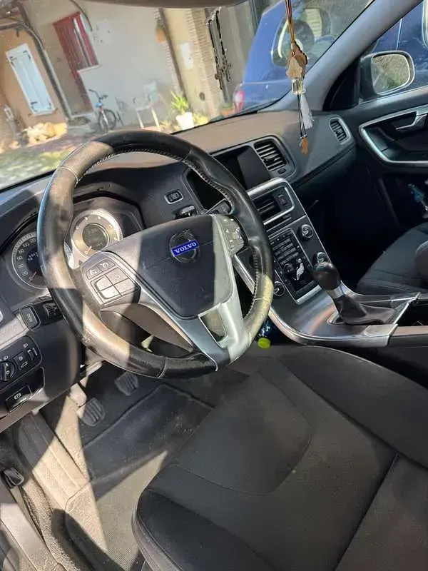 Usata Volvo V60 163 CV (119 kW) 2011 Nero Station wagon