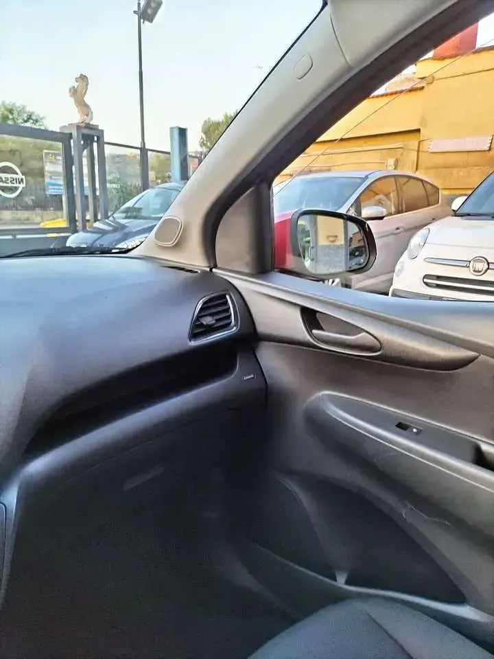 Usata Opel Karl Rocks 73 CV (53 kW) 2017 Metallizzato Utilitaria