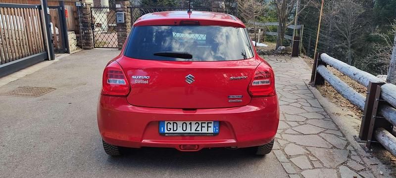 Usata Suzuki Swift 83 CV (61 kW) 2021 Rosso Utilitaria