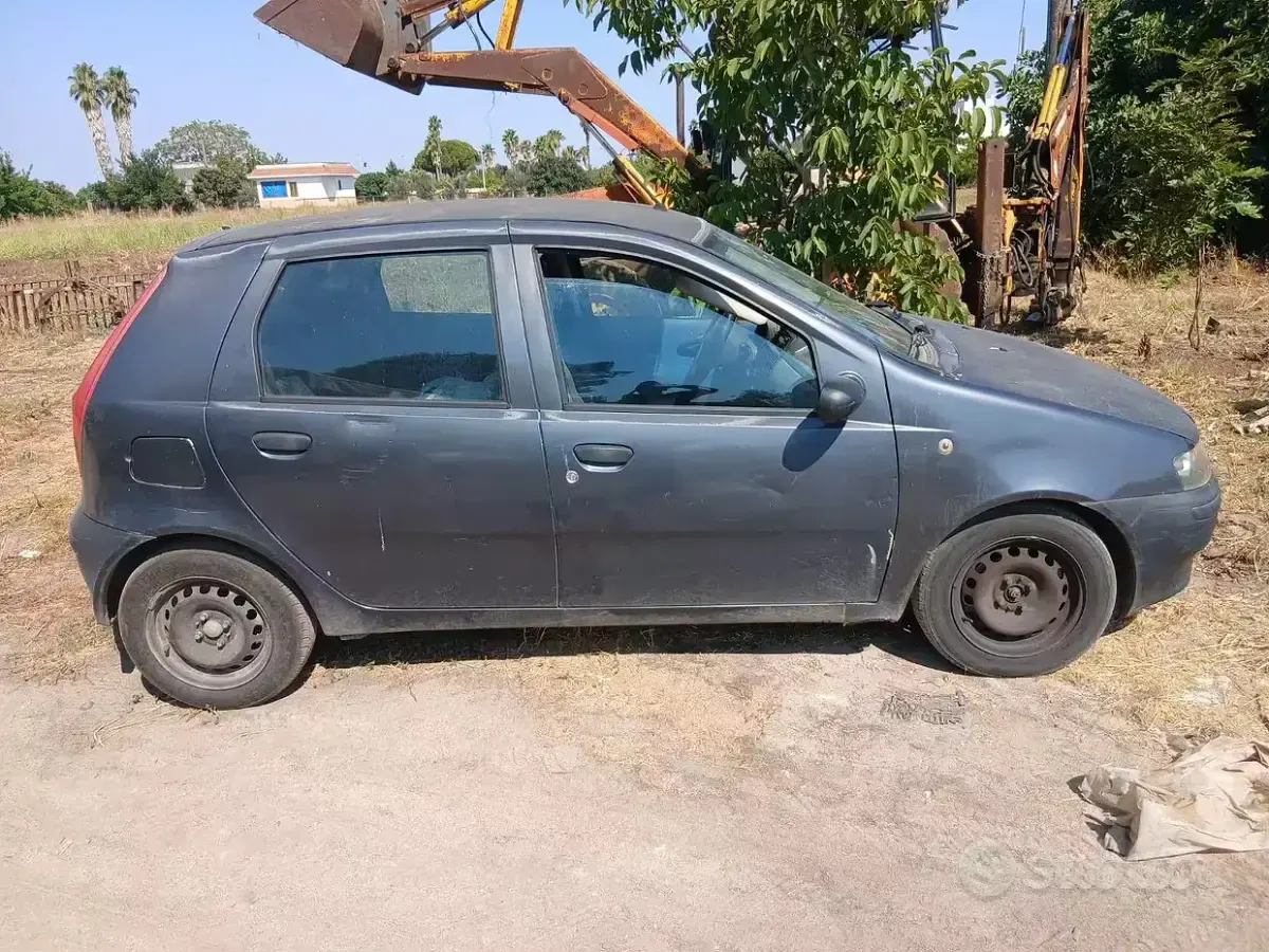 Usata Fiat Punto 80 CV (58 kW) 2001 Nero Utilitaria