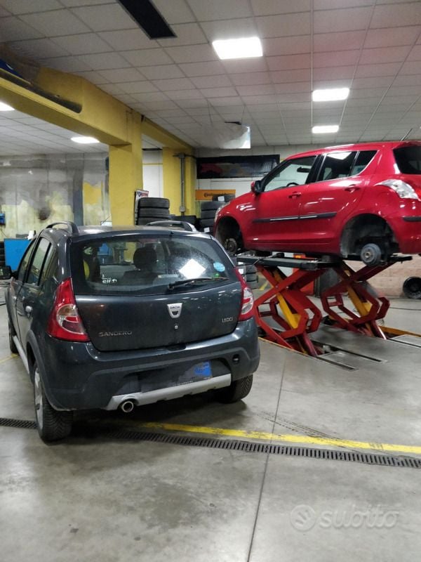 Usata Dacia Sandero Stepway 90 CV (66 kW) 2011 Nero Utilitaria
